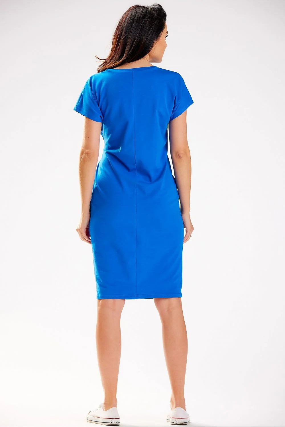 Robe féminine moderne bleu vif manches courtes ceinture intégrée ajustable Pologne coton élasthanne été jour soir