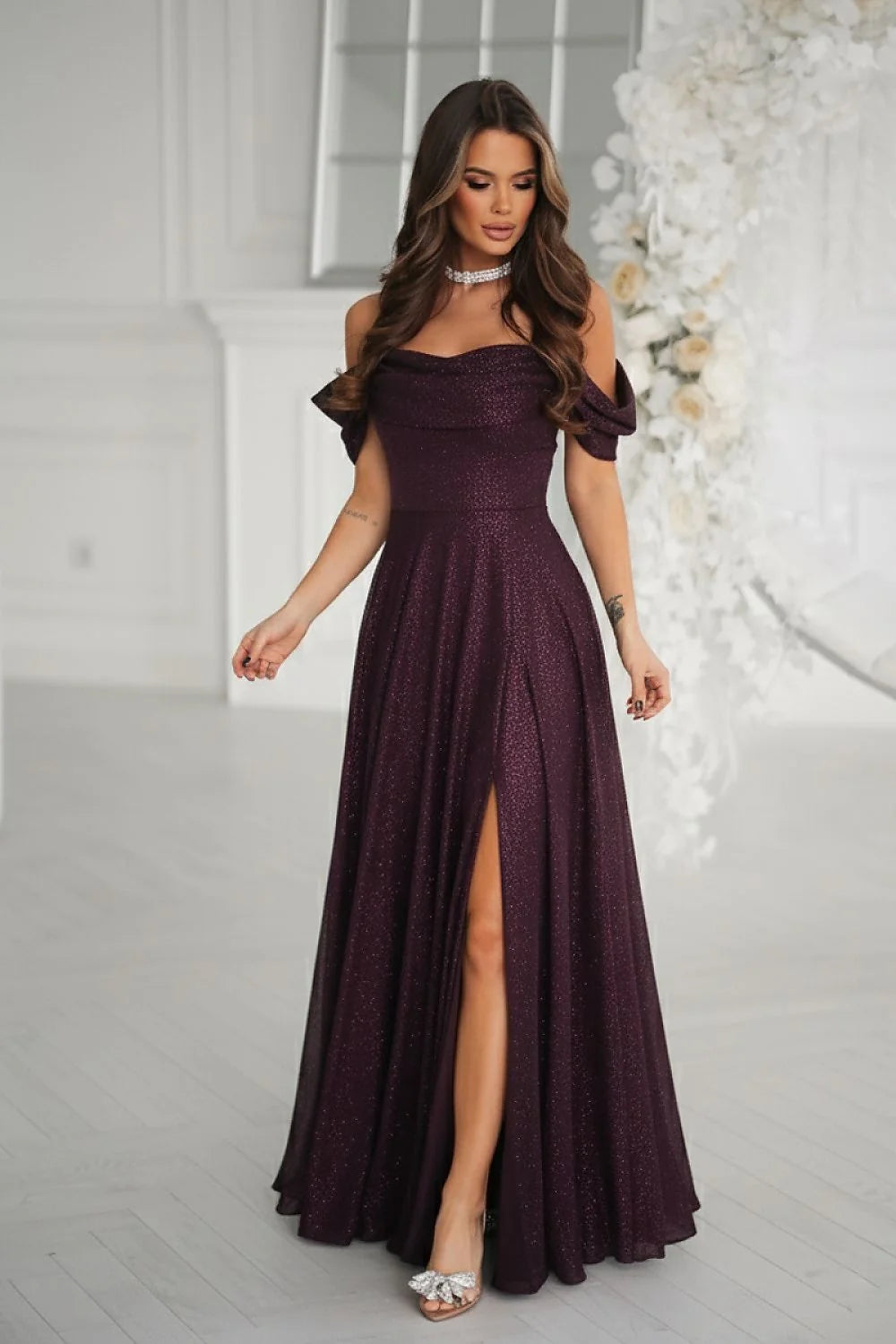 robe longue soirée gala bustier épaules dénudées taille cintrée jupe évasée fente spectaculaire prune pailleté encolure cœur drapée manches tombantes