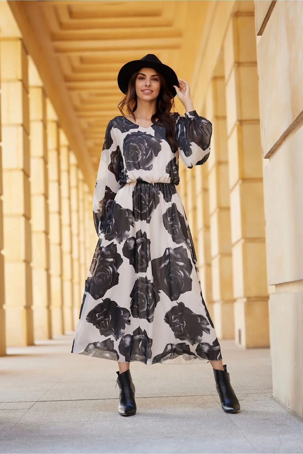 Robe de jour Roco Fashion longue mousseline de soie motifs floraux audacieux couleur blanc cassé manches longues semi-transparentes encolure V ceinture élastique occasion多様