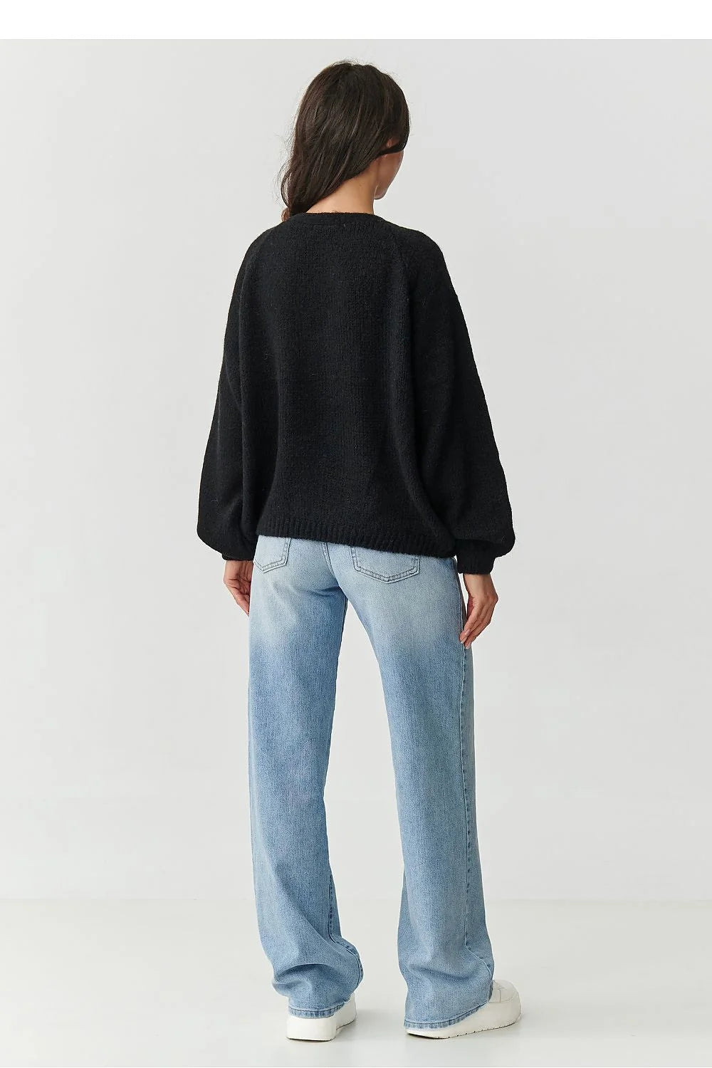 cardigan femme court oversize noir maille douce duveteuse mohair laine acrylique léger col V manches bouffantes poignets côtelés boutons absents