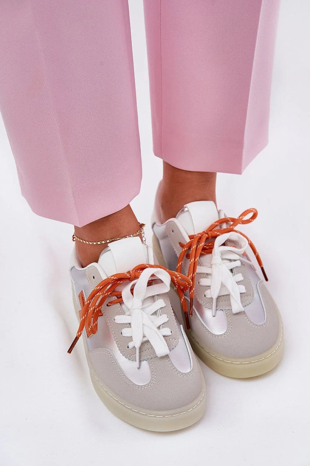 Chaussures de sport pour femmes modernes style basique couleurs neutres matières de qualité confortables et durables