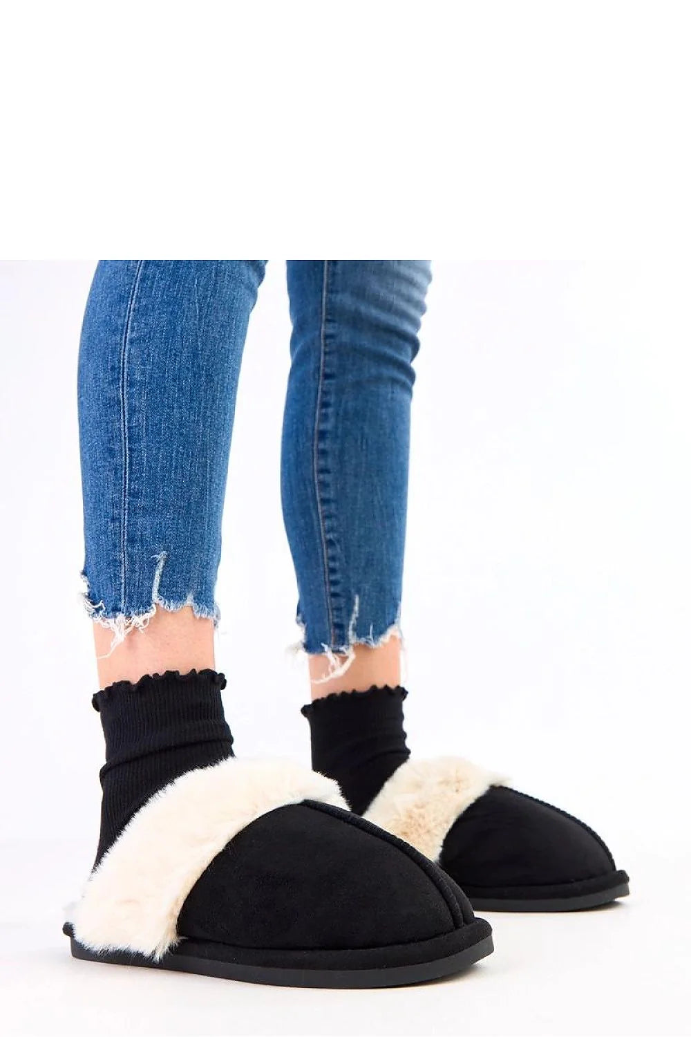 chaussons mules femme suédine noire bout rond large empeigne fourrure synthétique crème doublure moelleuse semelle légère 1cm confortable