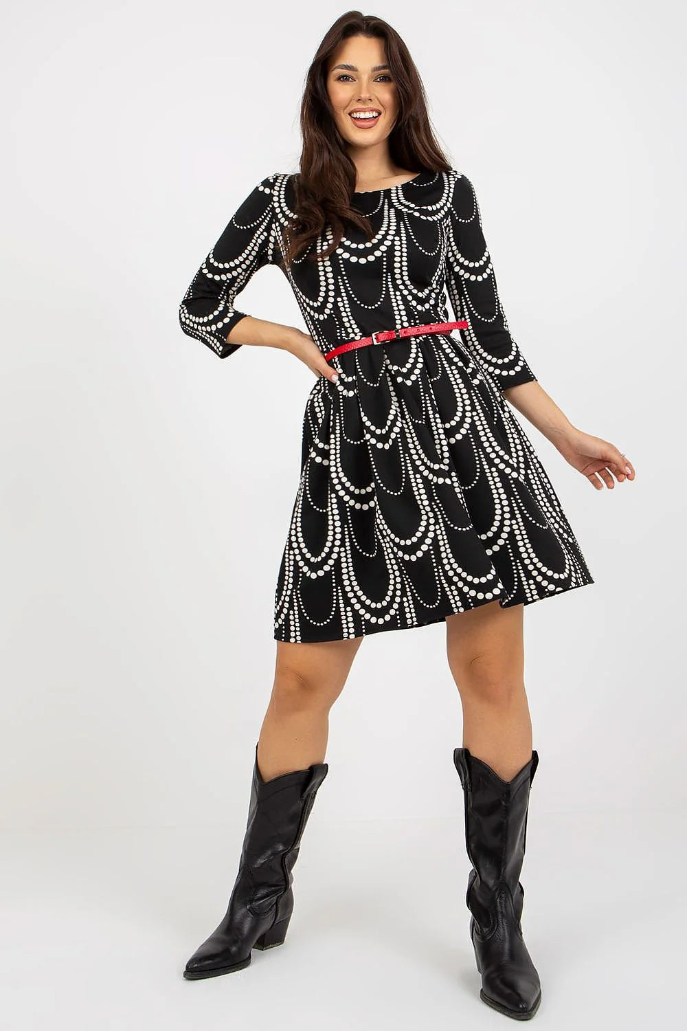 Robe de jour chic moderne longueur genoux manches 3/4 motif perles noires blanches ceinture rouge femme