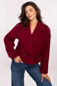 trench court femme polyester bordeaux boxy manches longues épaulettes double boutonnage poches rabat poignets retroussés doublure léger chic citadin élégant