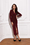 Robe de soirée élégante longue manches longues décolleté V en V scintillant tissu lurex couleur bordeaux robe ajustée fente devant femme