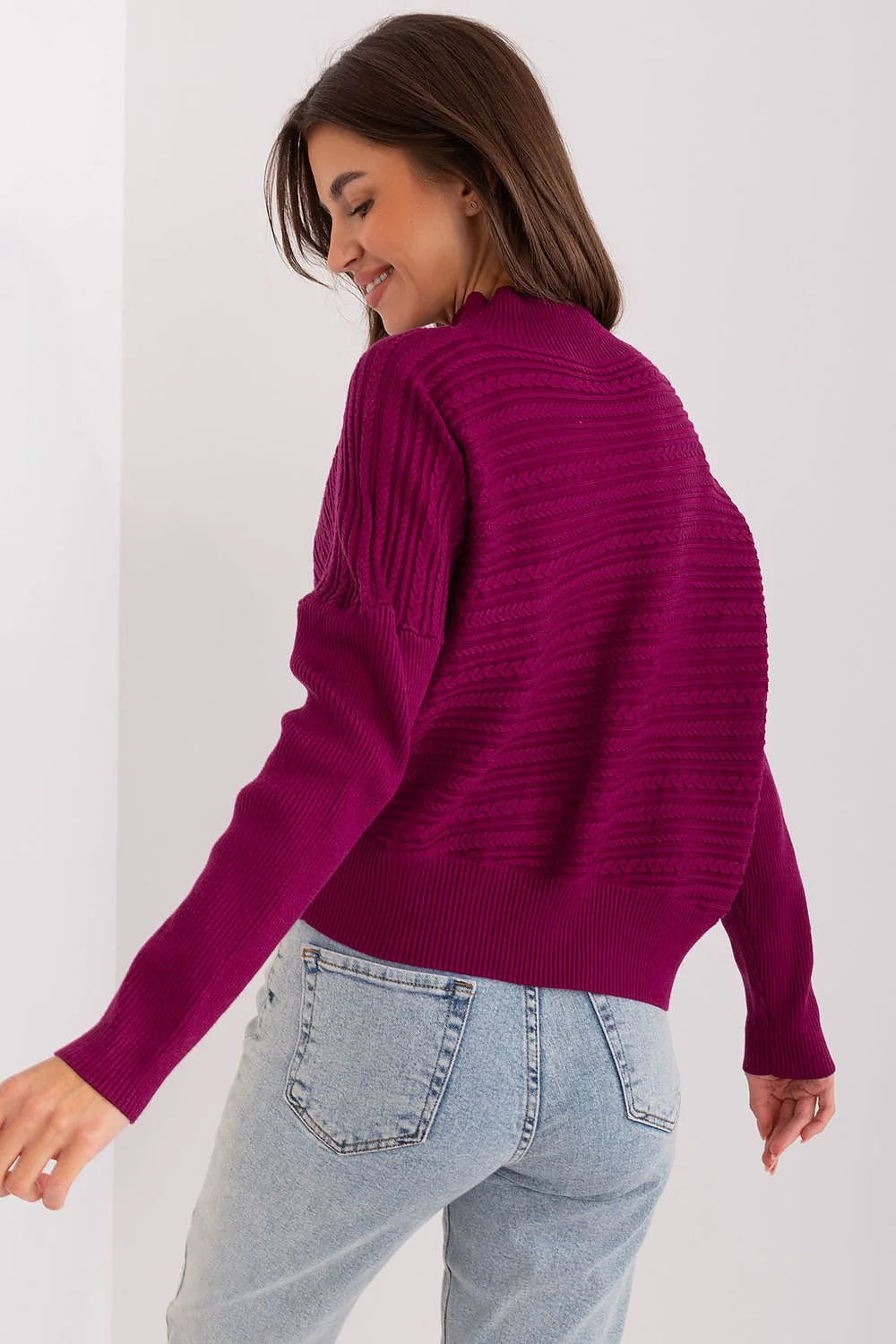 Pull-over femme style moderne coupe ample manches longues motifs rayures texturées couleur pourpre violette matériau tricoté chaud et confortable