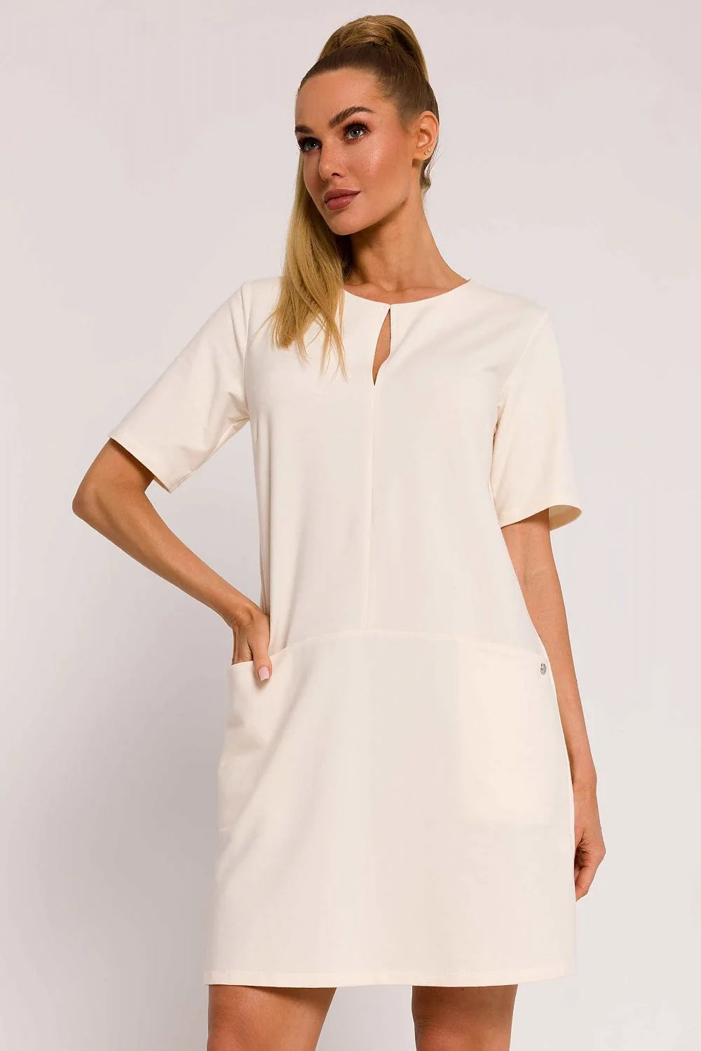 Robe de jour maille coupe A encolure V manches courtes couleur ivoire taille non cintrée femme