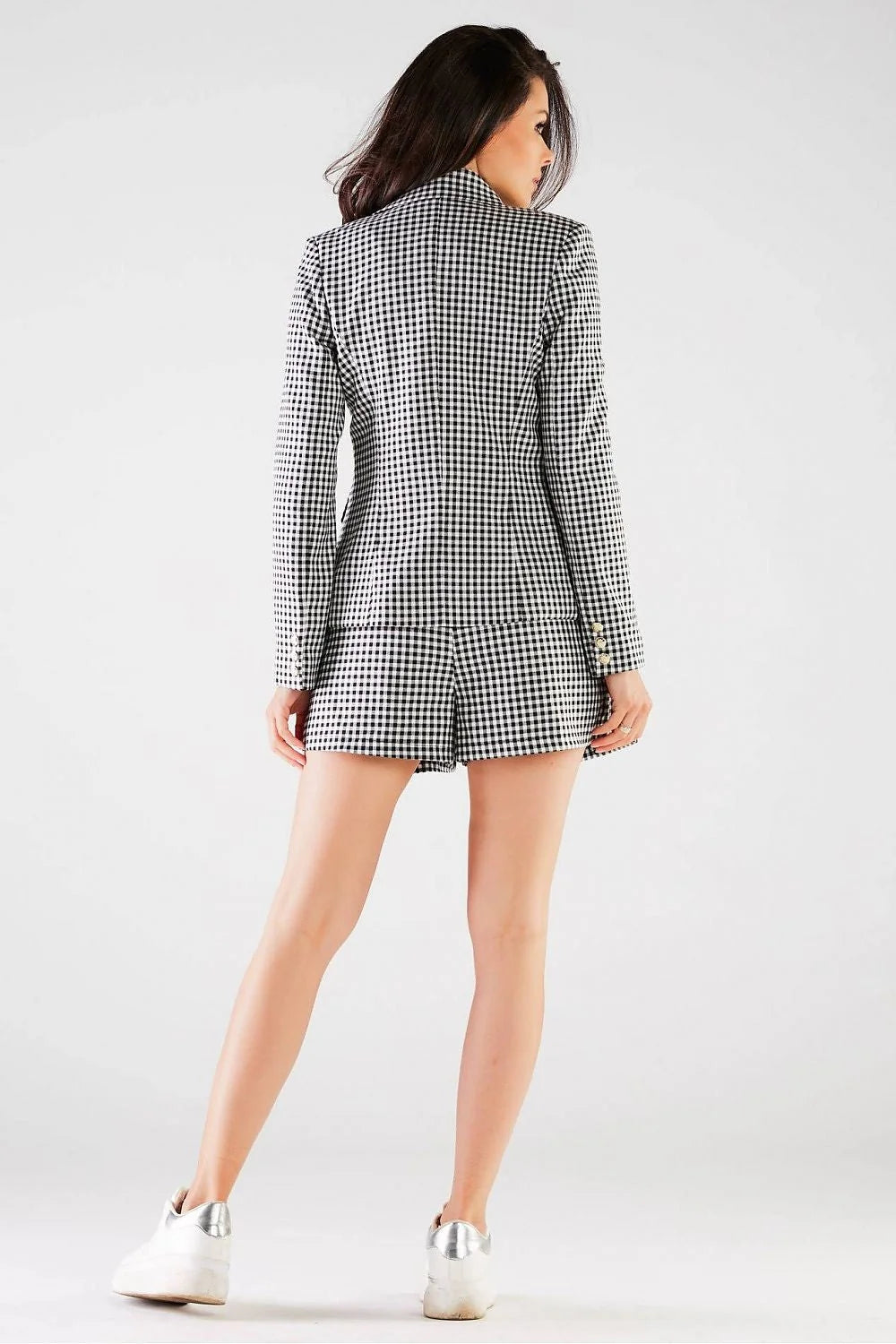 Ensemble coordonné blazer et short femme chic moderne coupe ajustée motif vichy marron beige noir style élégant occasion semi-formelle