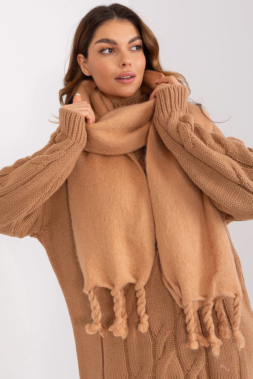ensemble pull écharpe camel torsadés maille épaisse oversize longueur généreuse franges torsadées mohair doux chaud confortable ample casual élégant intemporel