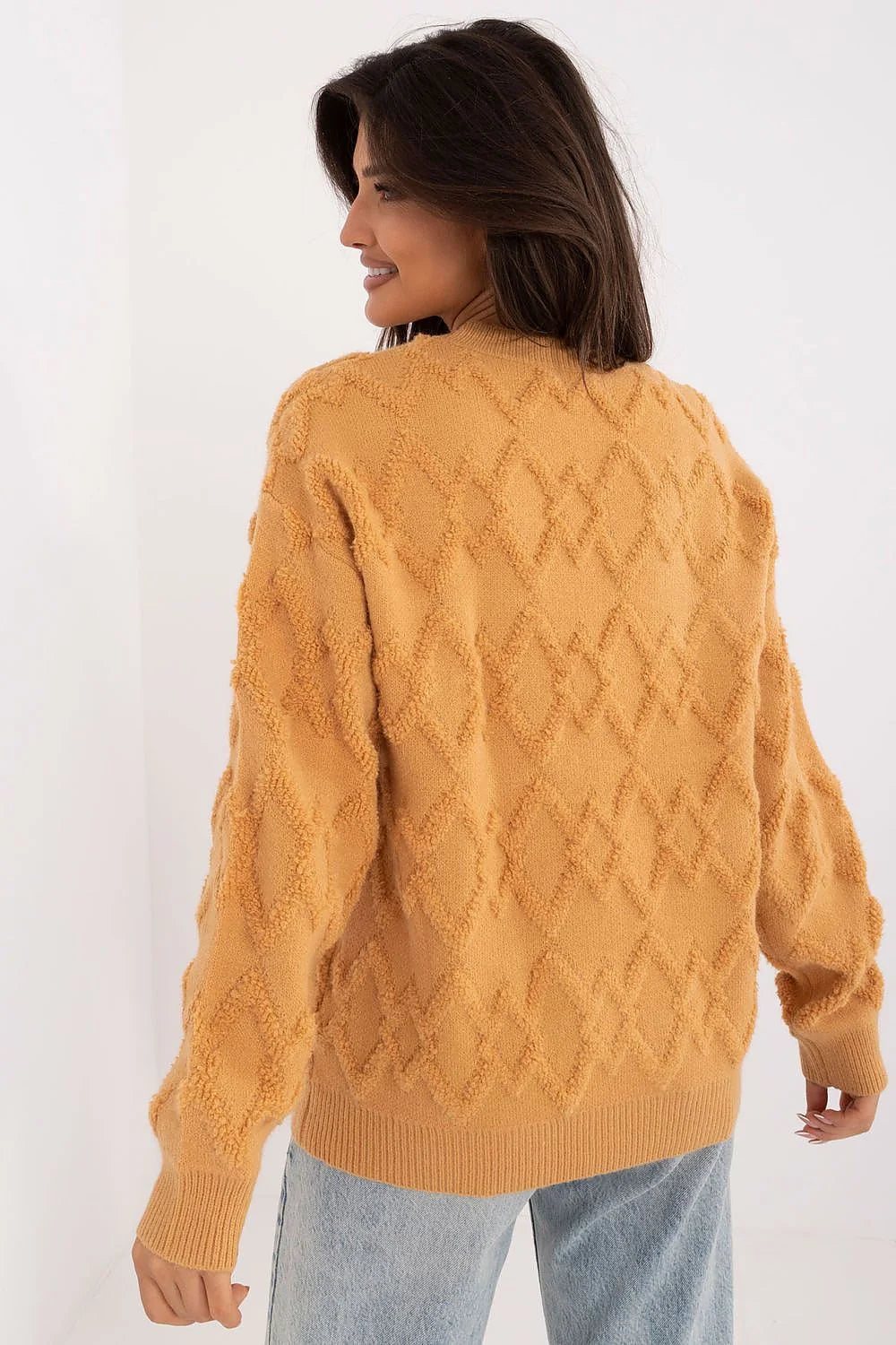pull femme oversize maille texturée col rond manches longues moutarde losanges bouclé côtelées poignets ourlet coupe confortable douce pelucheuse hivernale