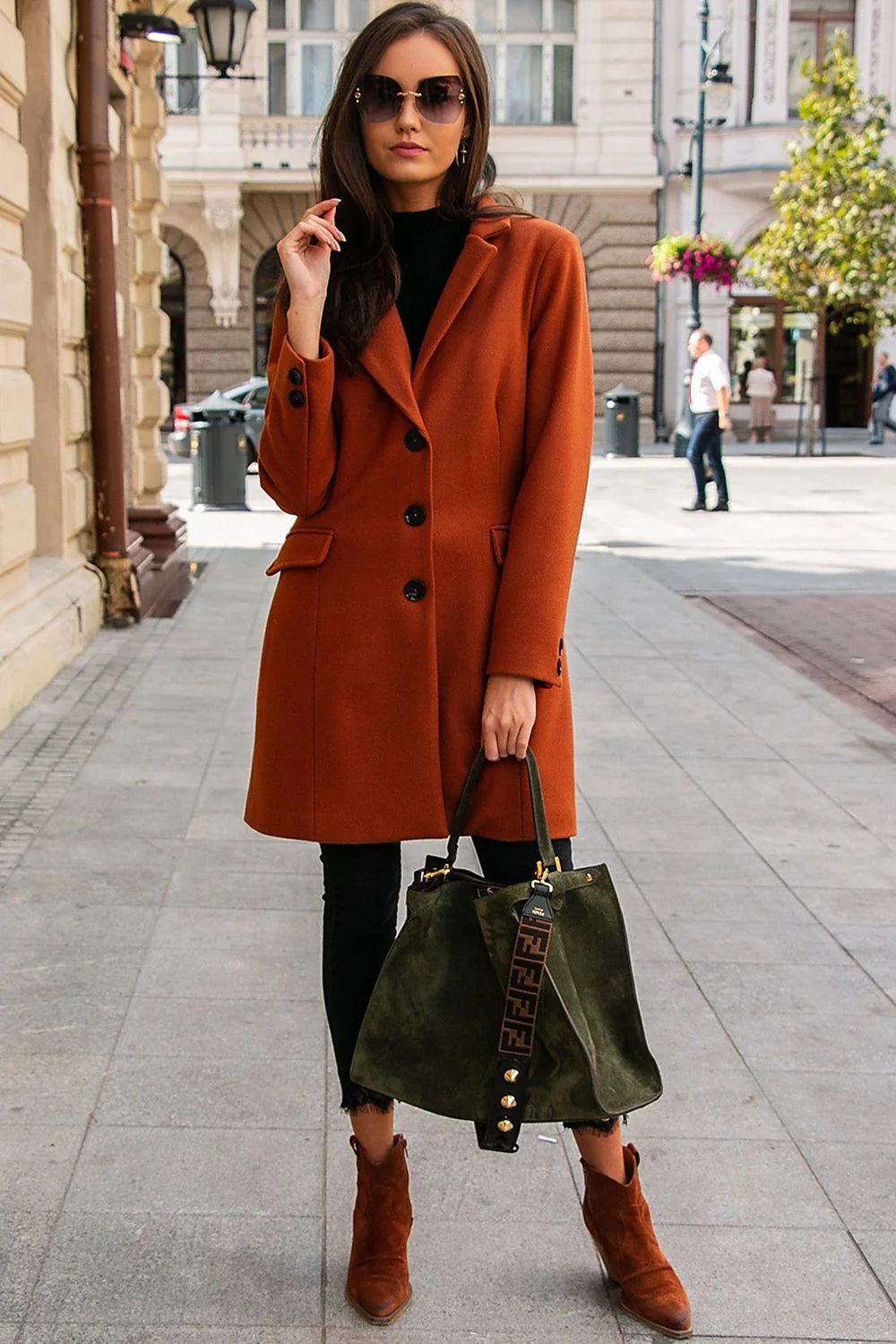 Manteau pour femme élégant automne hiver laine acrylique coupe droite col à revers boutons noirs poches à rabat couleur terracotta