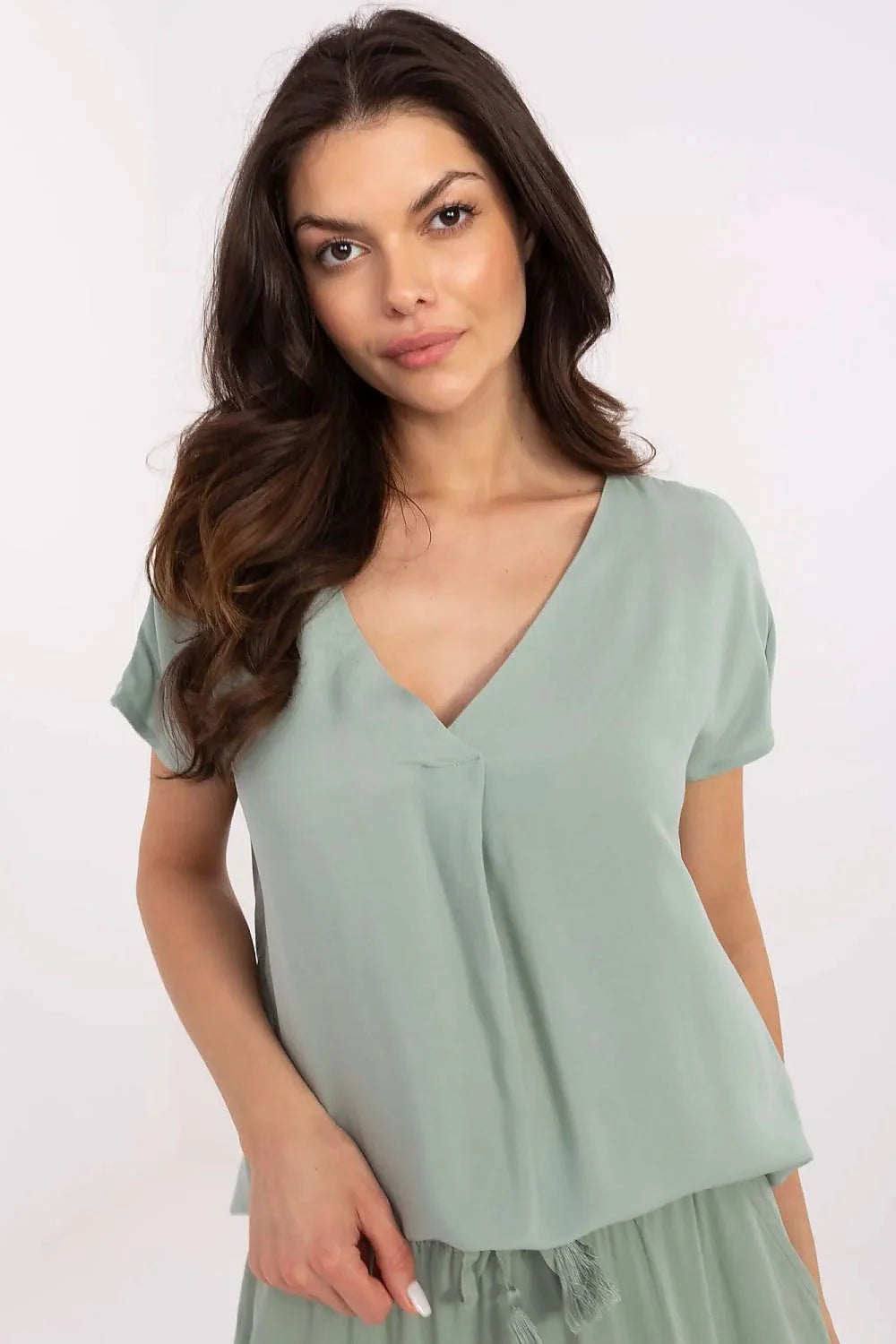 ensemble Sublevel chemisier pantalon assorti viscose douce vert sauge décontracté col V manches courtes fluide coupe ample taille élastique