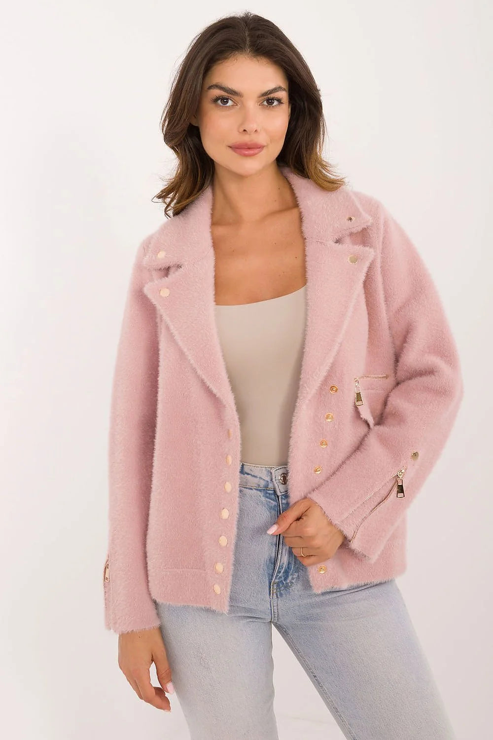 Veste pour femme élégante en laine douce rose pâle longueur taille coupe droite boutons dorés poches zippées modern style