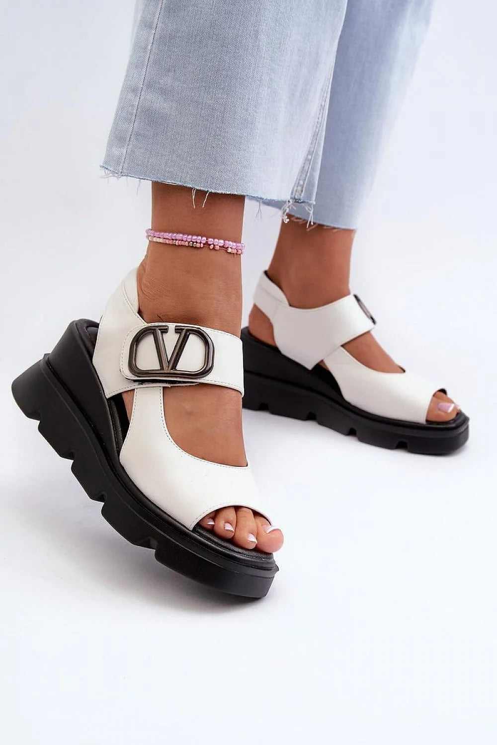 sandales Vinceza femme élégantes similicuir blanc cassé semelle crantée noire plateforme3cm talon7cm ouvertes bride cheville boucle métallique urbaine