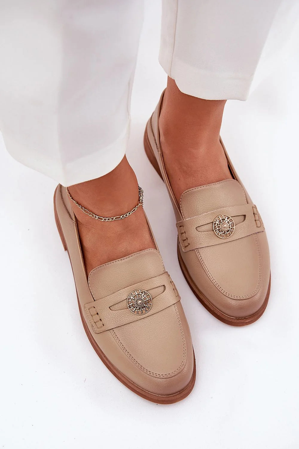 mocassins femme vinceza cuir naturel beige doré talon plat semelle intérieure cuir bout arrondi slipon bride métallique maintien cheville élégant