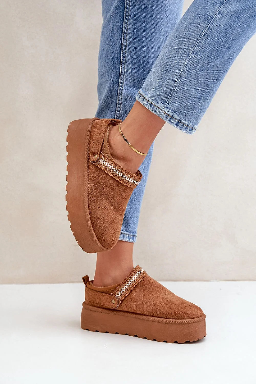 Mocassins pour femmes en suédine écologique marron camel, confortables, style décontracté chic avec chaîne dorée