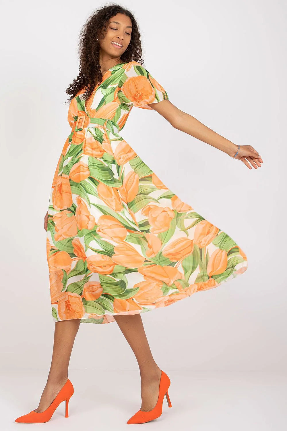 Robe d'été féminine manches courtes style décontracté-chic polyester elasthanne vert blanc robe fluide évasée taille ajustable pour femmes
