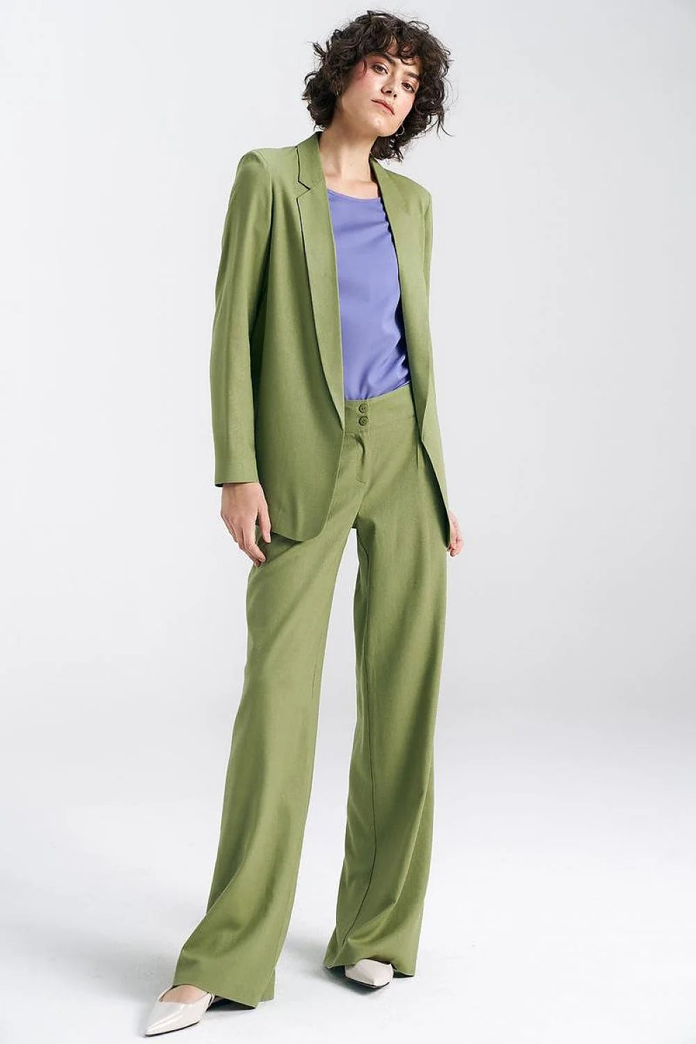 Ensemble tailleur femme veste pantalon vert olive haut lavande coupe ajustée col cranté polyester viscose