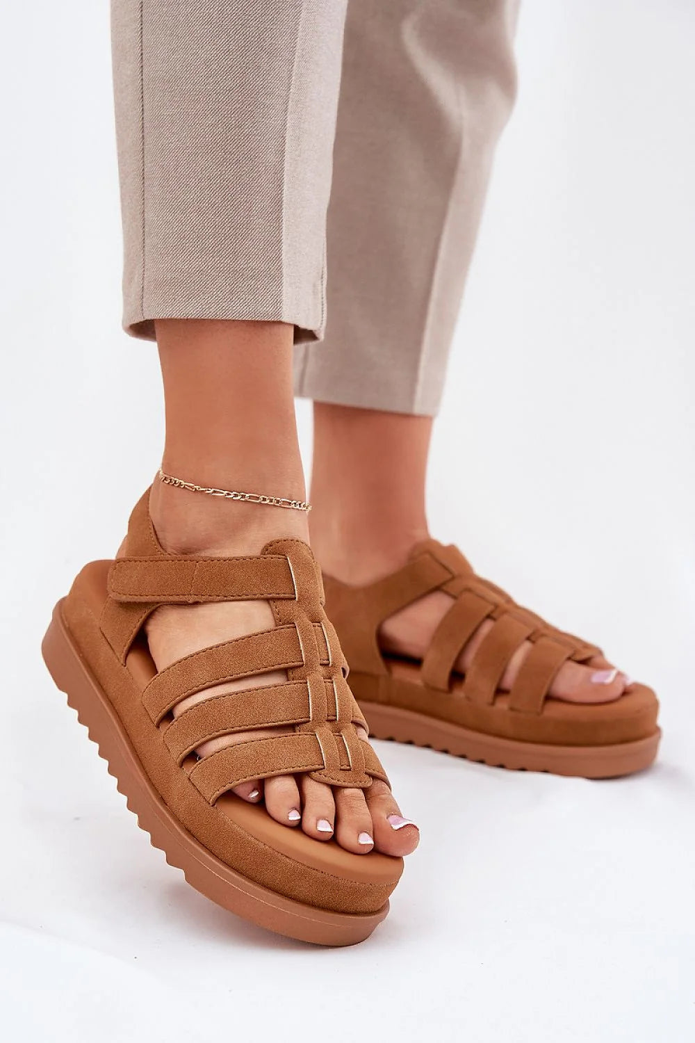 sandales gladiateur femmes cuir suédé camel plateforme 5cm brides tressées lanière centrale velcro réglable semelle crantée amortie maintien chic