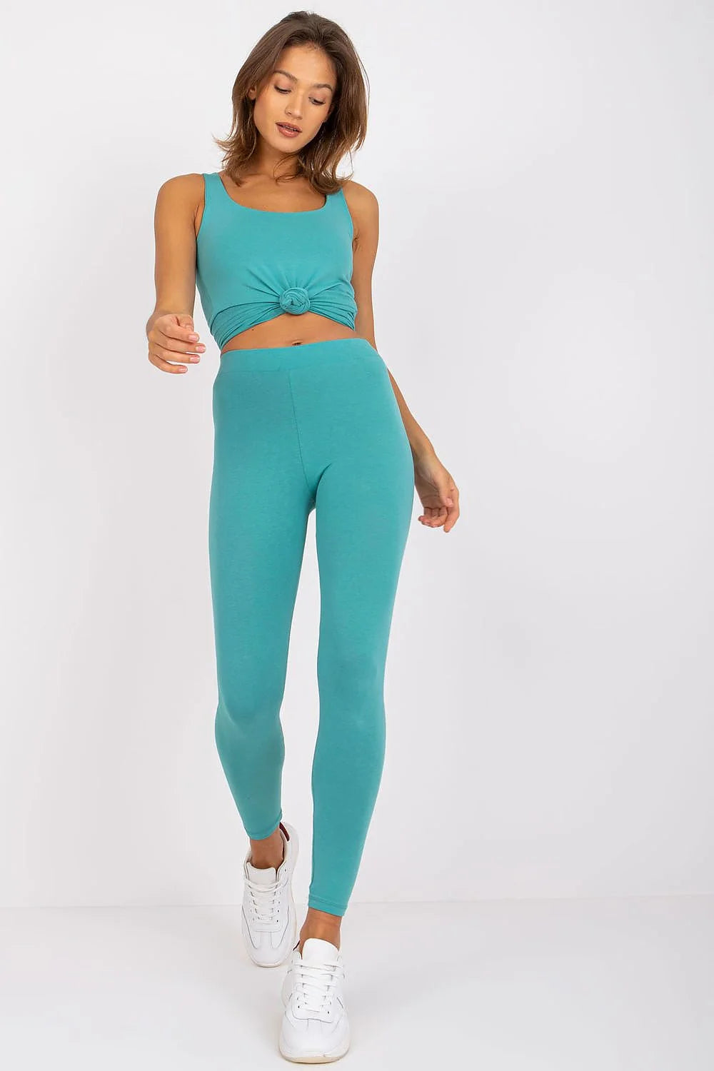 Ensemble mode femme short legging vert émeraude design tendance coupe ajustée taille haute occasion décontractée
