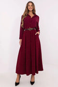 Robe longue élégante pour femme en tissu fluide couleur bordeaux à motifs pois blancs manches longues ceinture noire ajustabledos nu