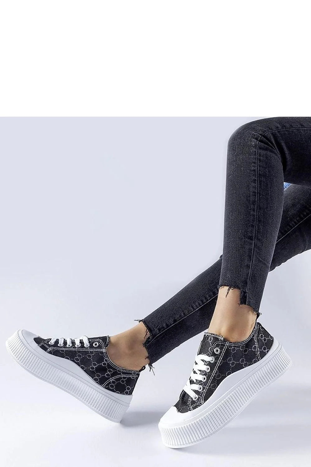 Baskets mode femmes, design moderne, tige toile, motifs circulaires, semelle blanche, confortable, urban, low-top, summer, casual, style sophistiqué, qualité supérieure, Cavi monogram, sneakers