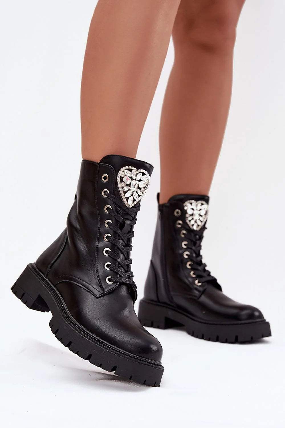 bottines rangers femme cheville cuir synthétique noir lisse semelle crantée épaisse plateforme lacets œillets métalliques fermeture éclair cœur strass cristaux
