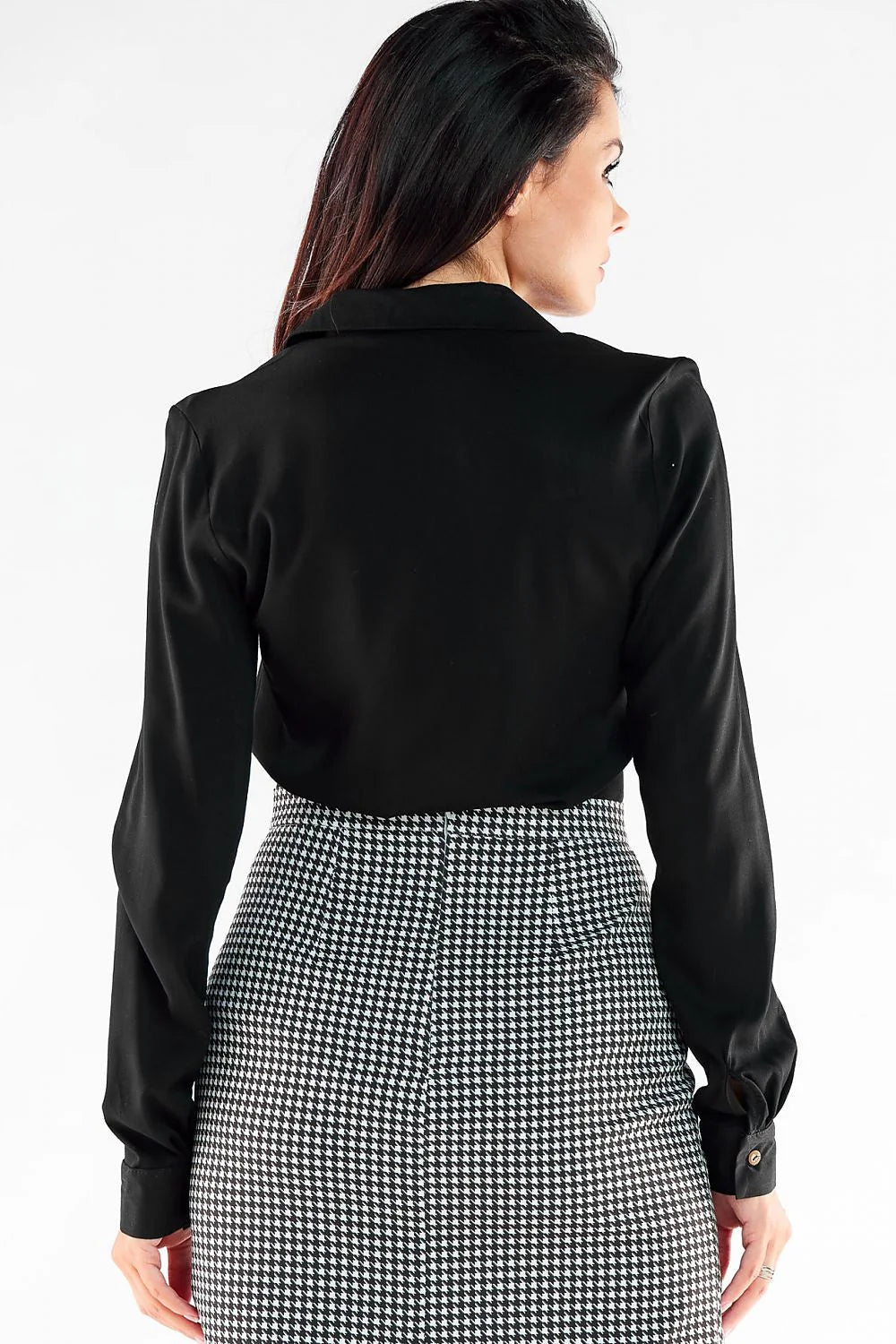 Chemise femme élégante manches longues col rigide blanche matière douce taille ajustable occasions professionnelles formelles