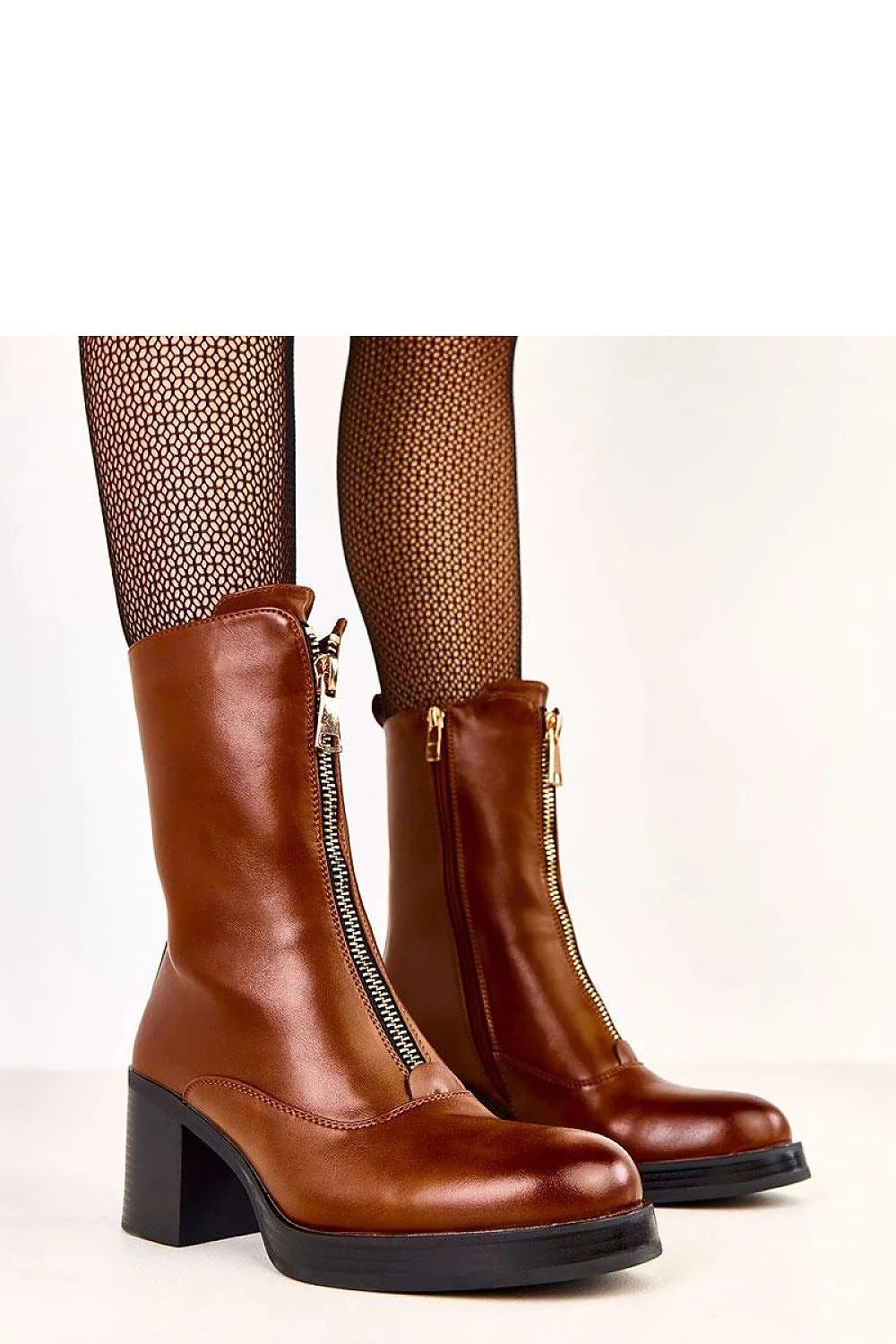bottines femme mi mollet cuir artificiel cognac talon bloc moyen bout rond fermeture eclair frontale doree semelle noire doublure chaude