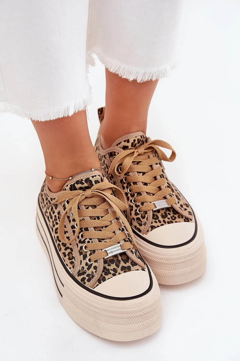 Baskets basses femme imprimé léopard tissu toile plateforme 5 cm semelle caoutchouc beige noir lacets métalliques style audacieux confortable