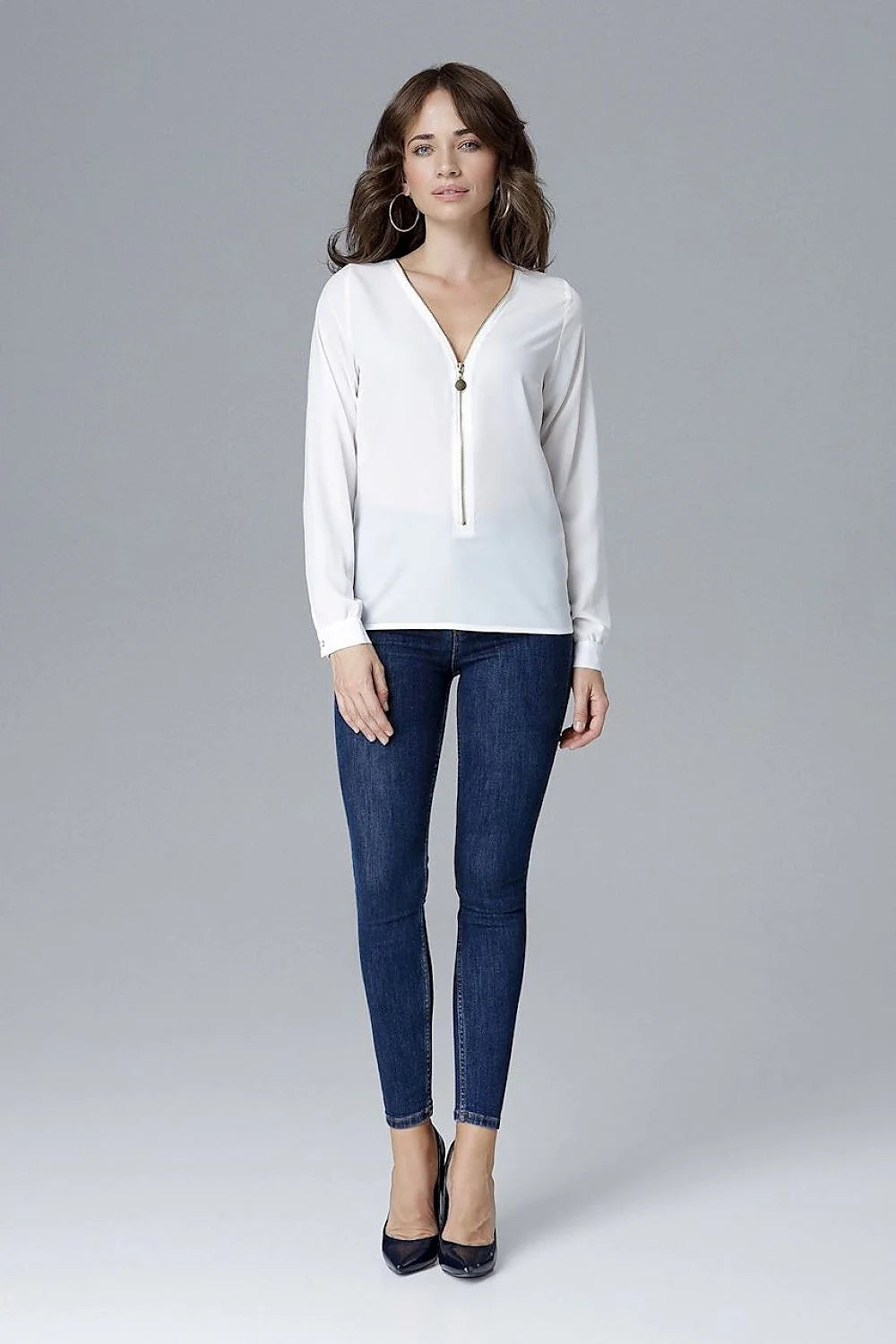 chemisier blanc chiffon fluide léger transparent manches longues col V zippé doré poignets boutonnés coupe droite hanches élégant