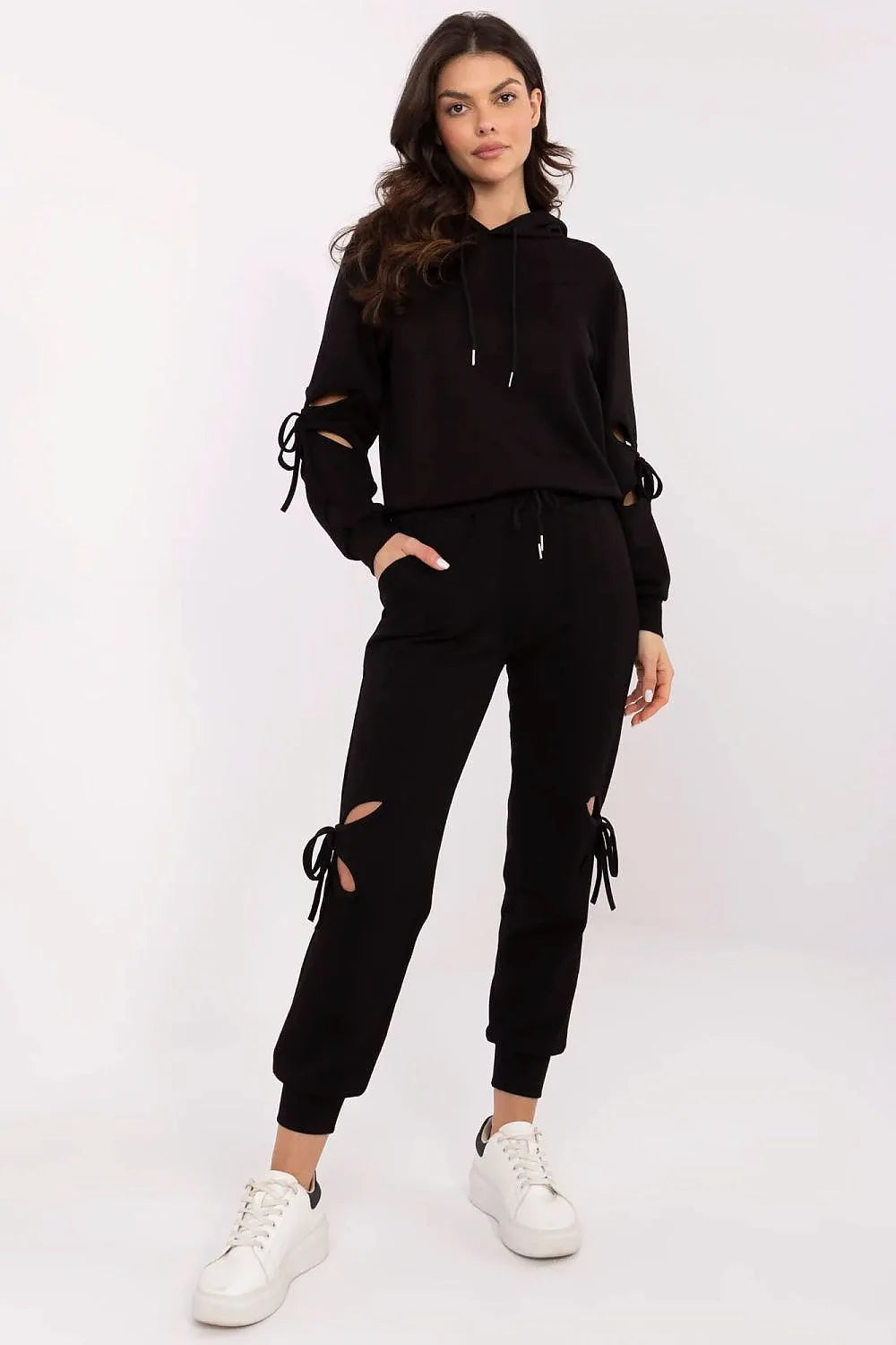 ensemble hoodie joggers noir femme ample molletonné capuche cordon taille élastique lacets noués découpes ajourées poches latérales bords côtelés