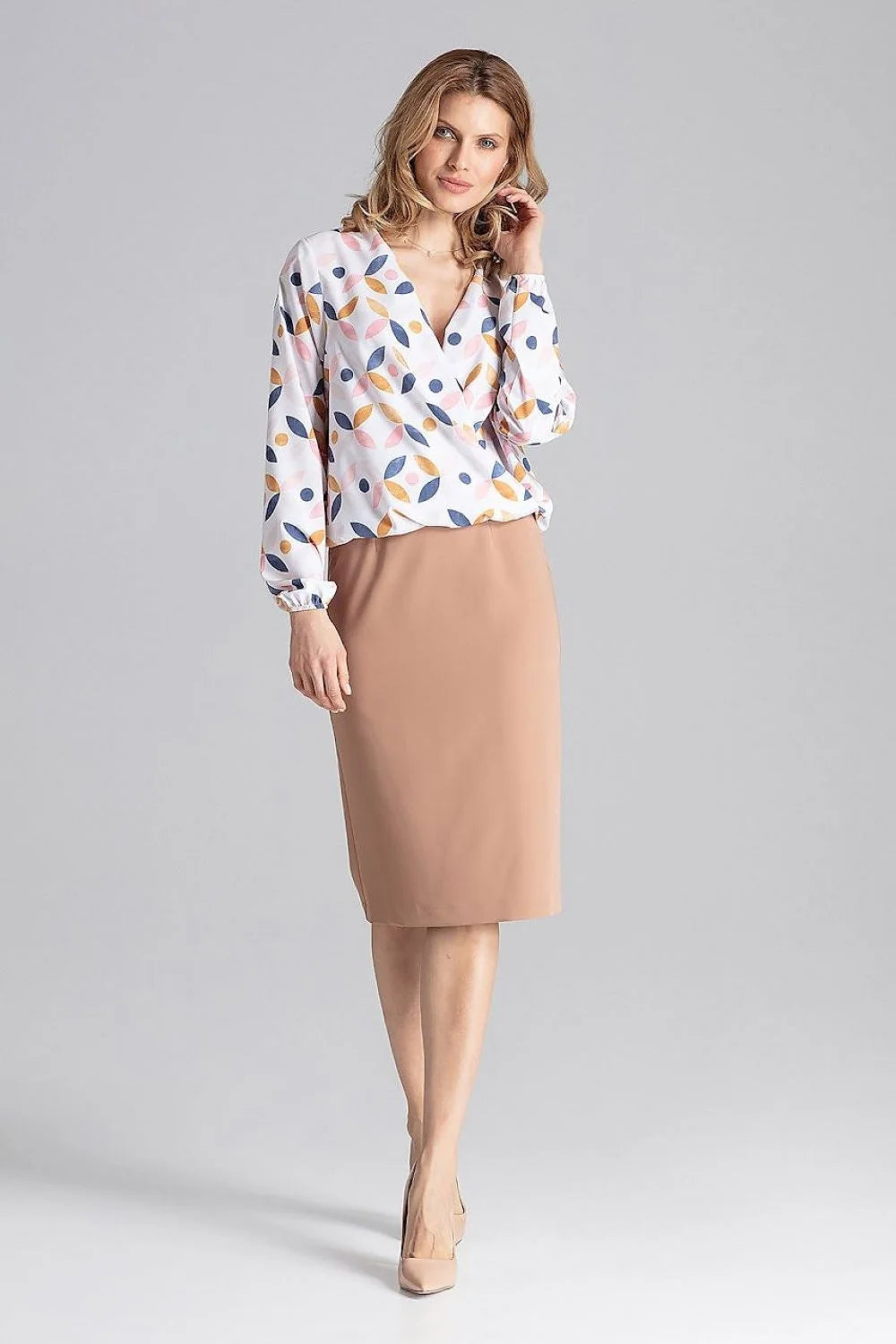 Jupe crayon élégante en coton bleu marine pour une allure professionnelle chic et sophistiquée