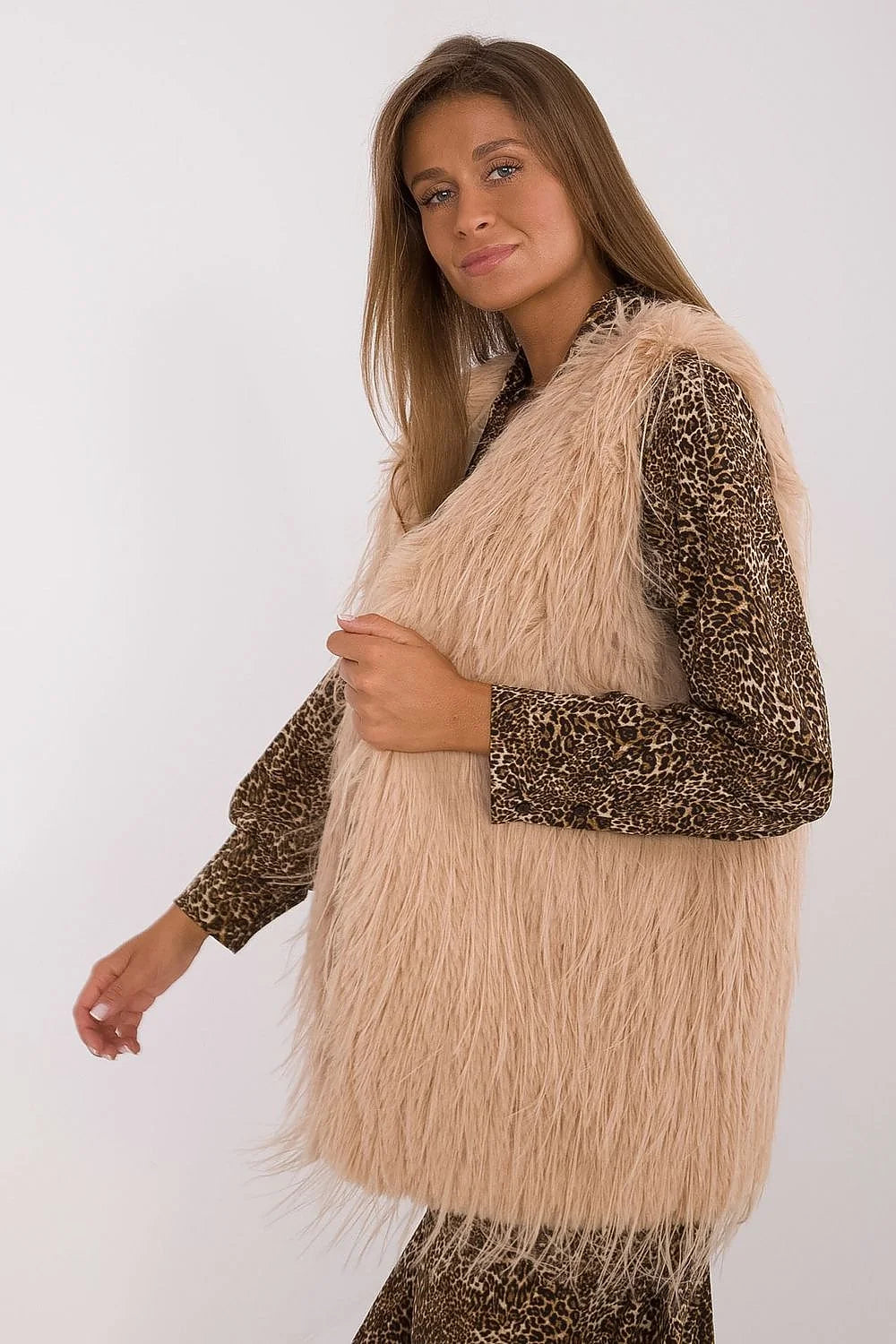 Gilet sans manches fausse fourrure chic tendance beige clair coupe droite femmes confortable sans fermeture