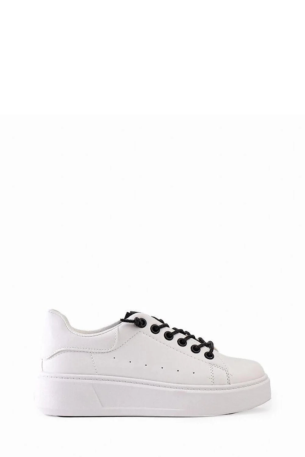Baskets modernes pour femmes style minimaliste couleur blanche perforations latérales lacets noirs confortables tendance chaussures épaisses 2023