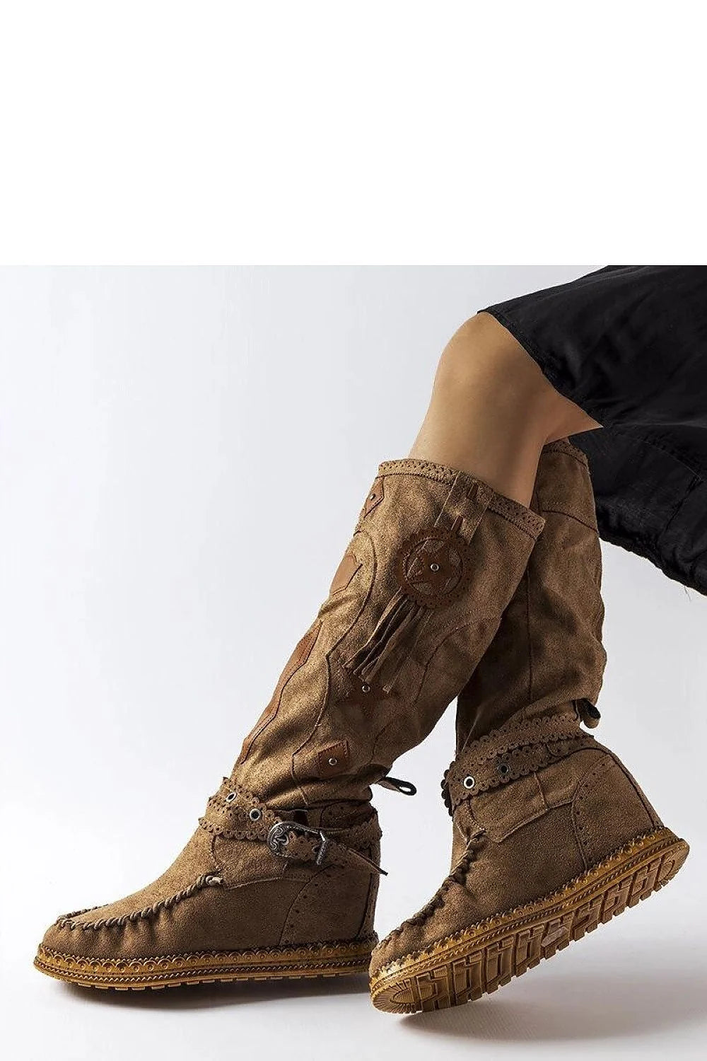 Bottes cothurnes Solea style western bohème cuir suédé brun clair femmes fermeture éclair latérale détails franges motifs géométriques