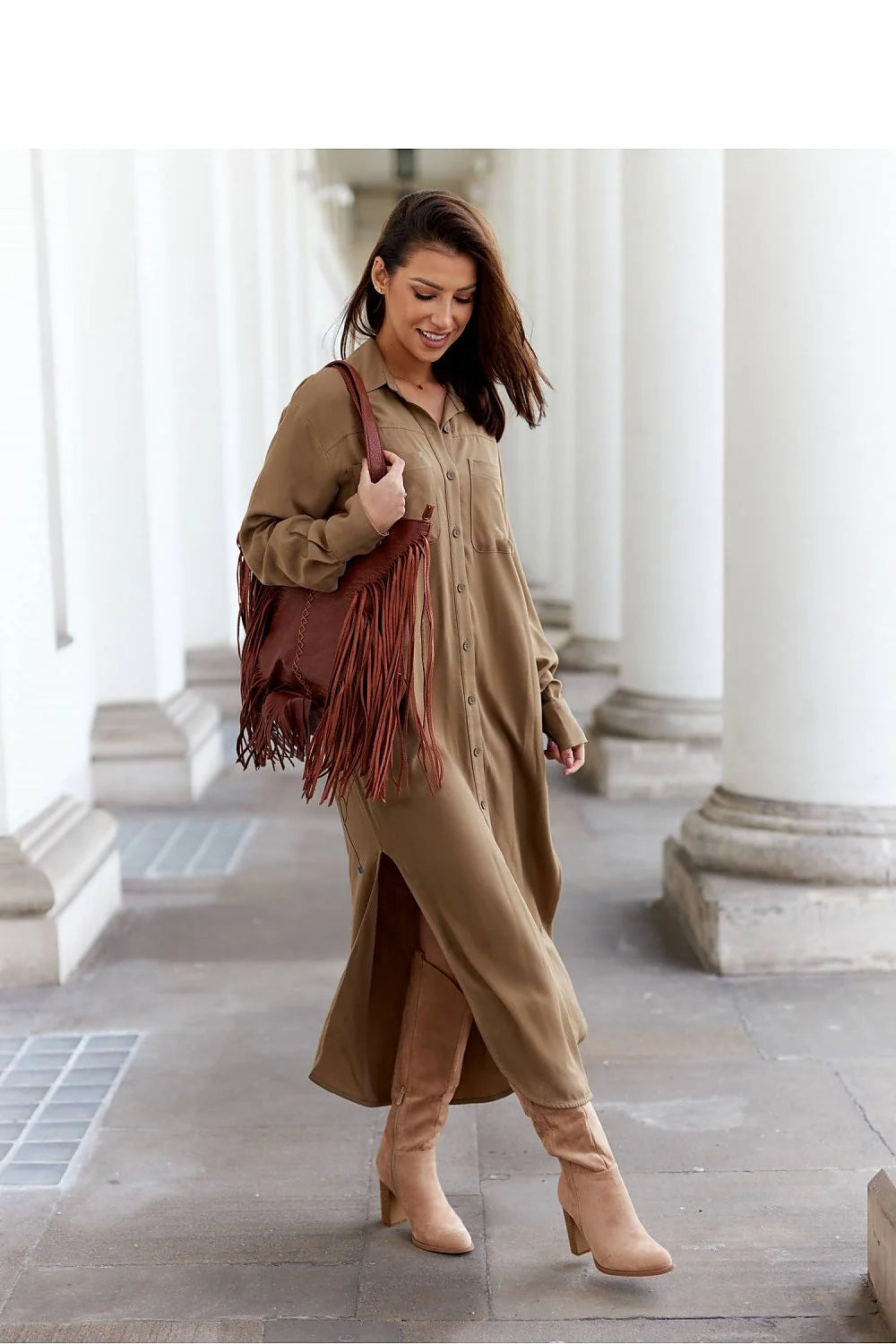 Robe de jour Le Monada chemise longue manches longues col chemise boutons centraux poches poitrine fentes latérales coton élasthanne