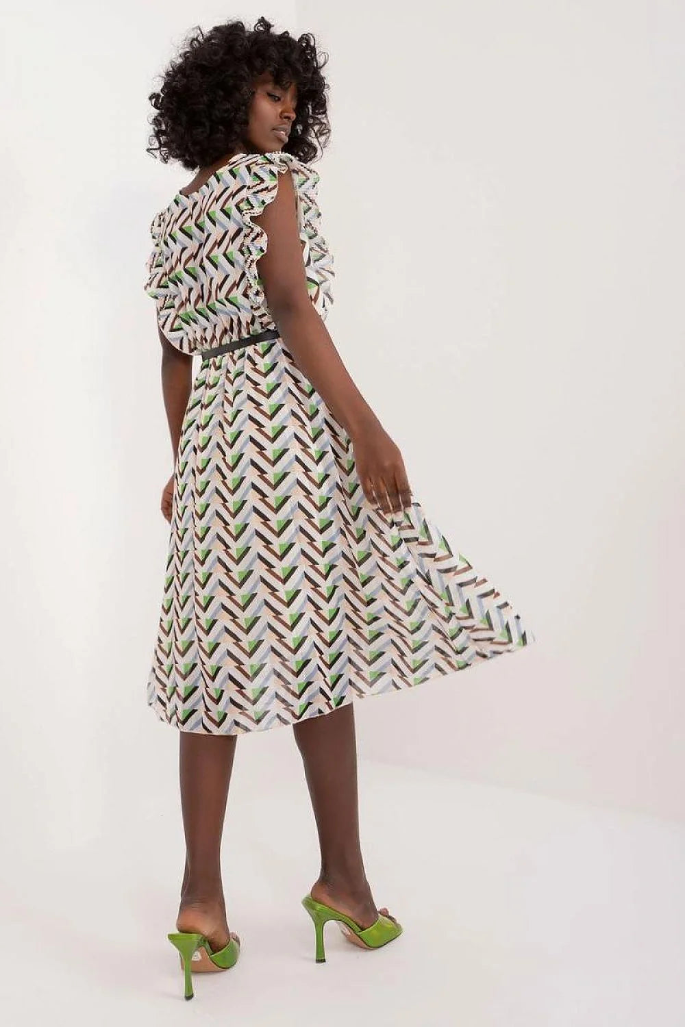 Robe d'été féminine coupe midi graphique manches courtes volants ceinture élastique occasion jour et soir