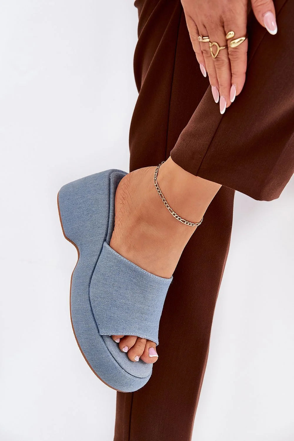 mules femme modernes confortables wedge denim bleu clair suédé cuir plateforme compensée talon bloc large empeigne ouverte semelle marron slipon