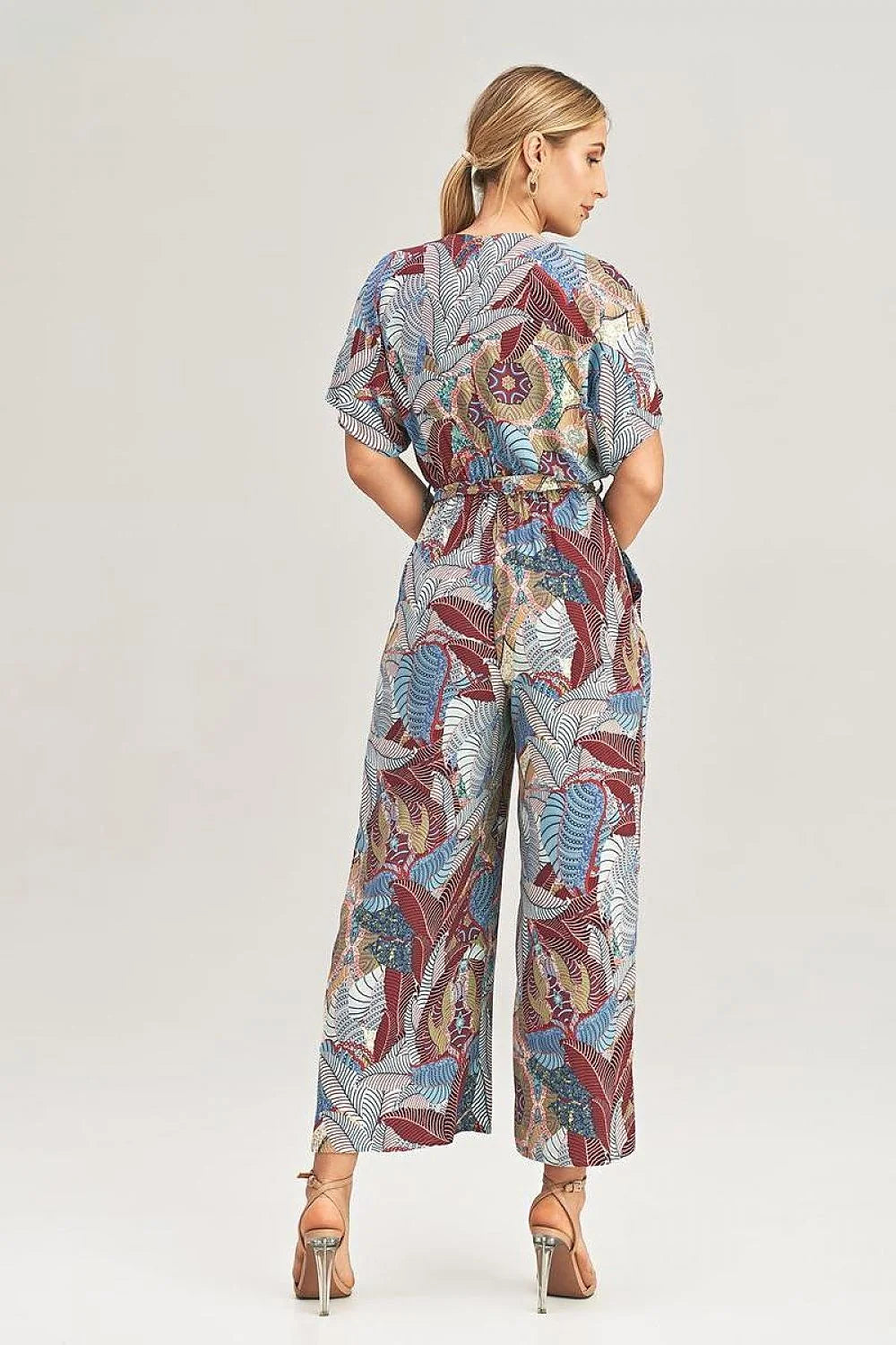 combinaison féminine audacieuse viscose légère fluide imprimée tropicale géométrique feuilles multicolore bleu bordeaux ceinturée ajustable manches courtes évasées