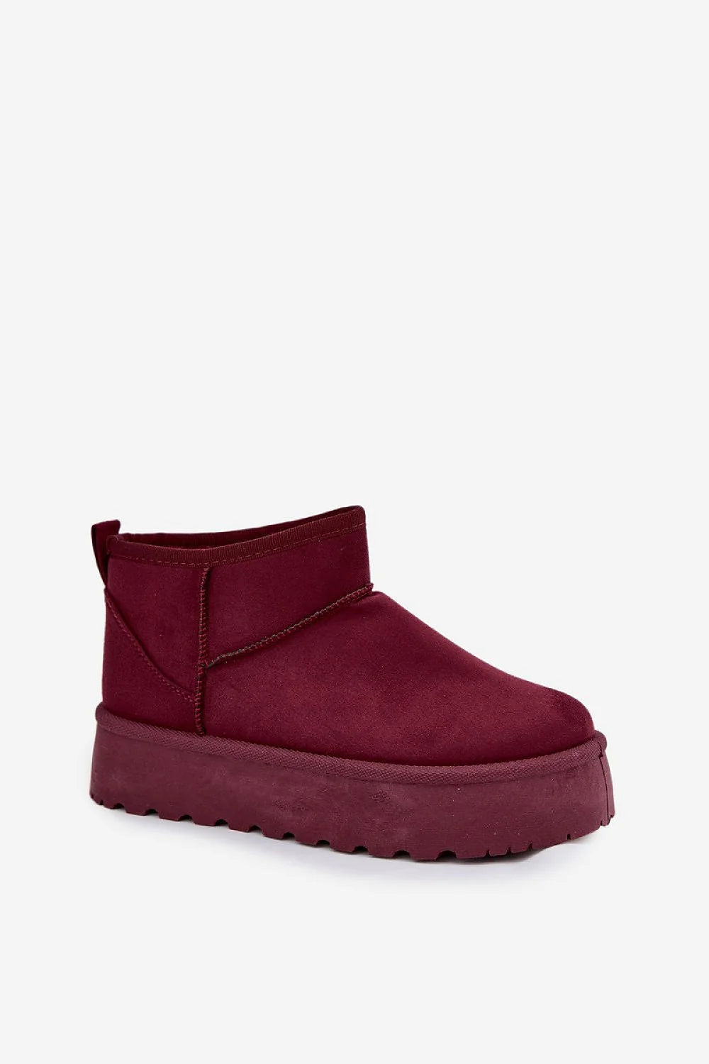bottines femme courtes suédine écologique bordeaux fourrure épaisse plateforme massive isolante semelle crantée antidérapante bout rond coutures apparentes slipon