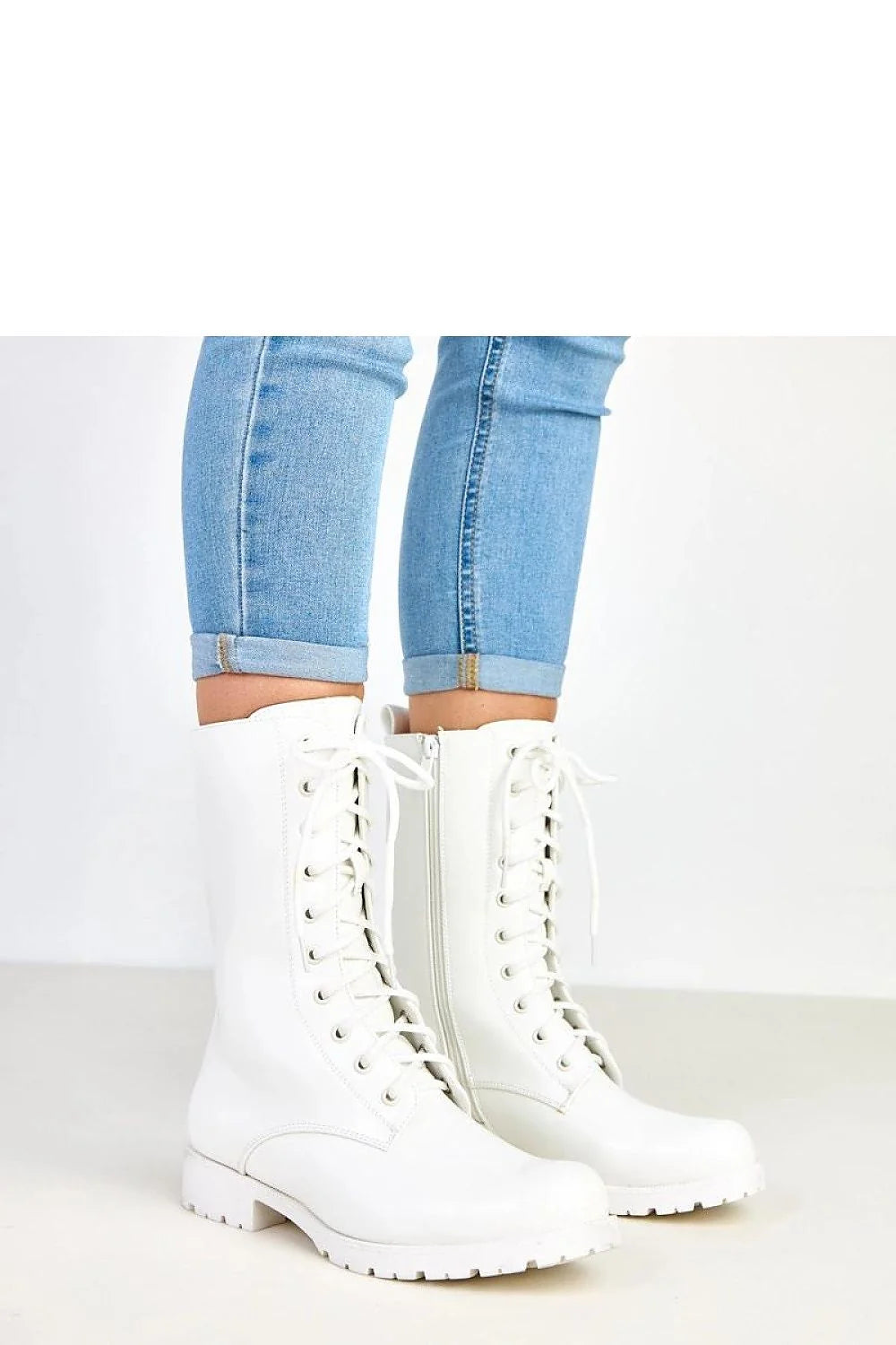 bottines blanches femme similicuir écologique bout rond tige22cm montante talon carré 3cm semelle caoutchouc crantée lacets zip confort