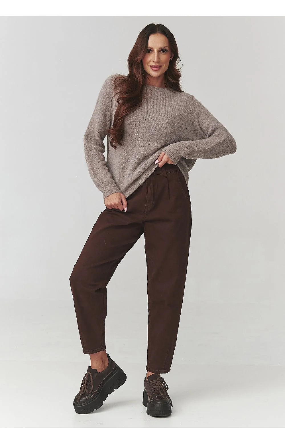 pull femme col rond maille douce taupe coupe boxy oversize manches longues épaules tombantes bords côtes italien polyvalent