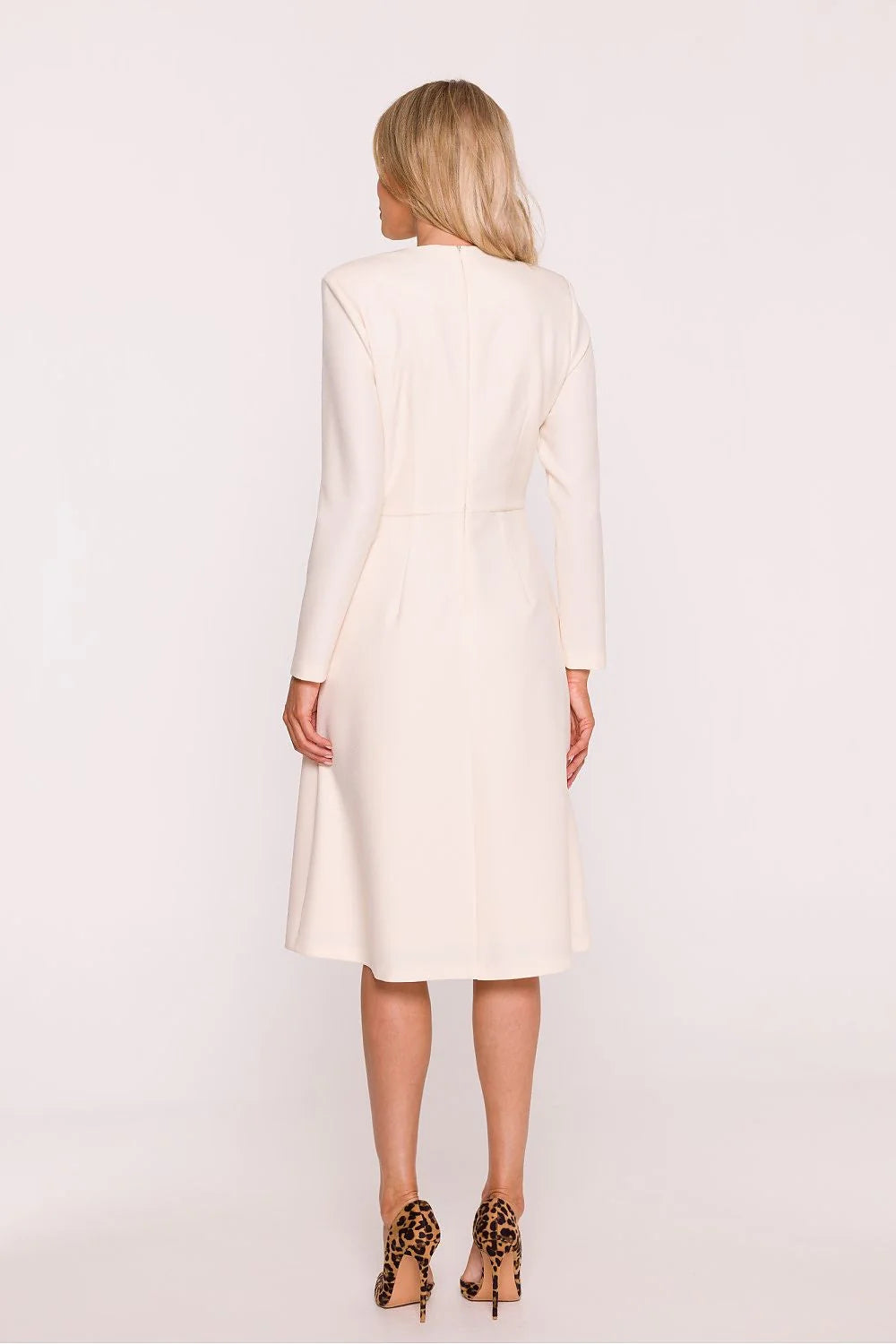 robe jour élégante tissu lisse doublée confort décolleté rond fente discrète manches longues coupe trapèze ample noeuds décoratifs