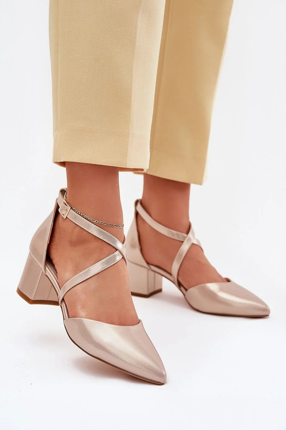 Escarpins talon large style moderne simili cuir doré métallique femmes occasion spéciale chic confortable
