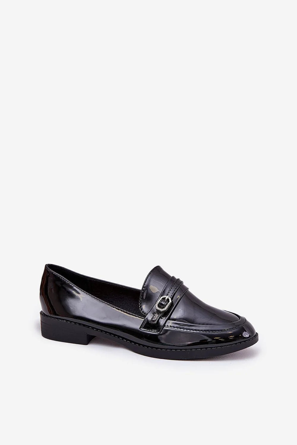 mocassins femmes cuir artificiel vernis noir bout arrondi bride métallique boucle argentée semelle caoutchouc talon bas confort finition élégant
