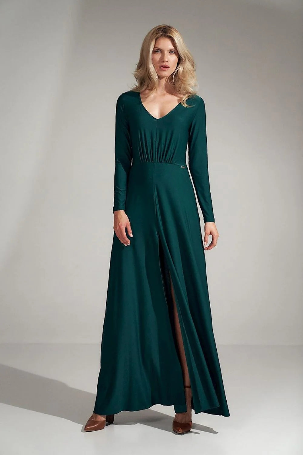 Robe longue élastique élégante verte manches longues décolleté cœur ajustable idéale pour femme chic