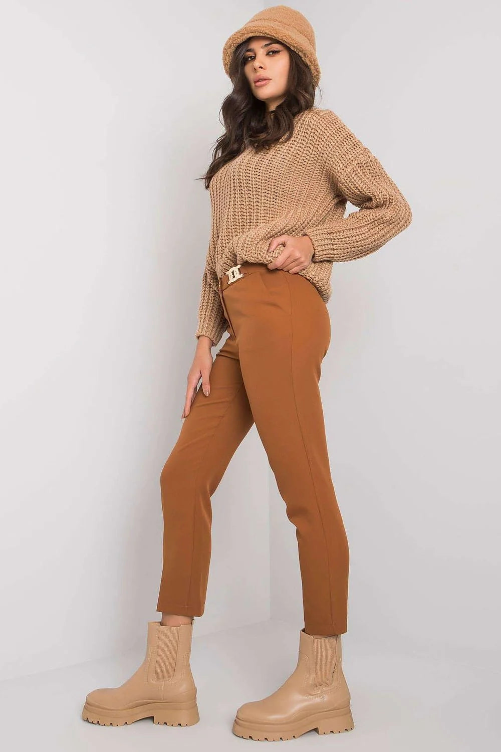 Pantalon noir cigarette lycra polyester confortable élégant ceinture dorée professionnel chic bureau femme mode