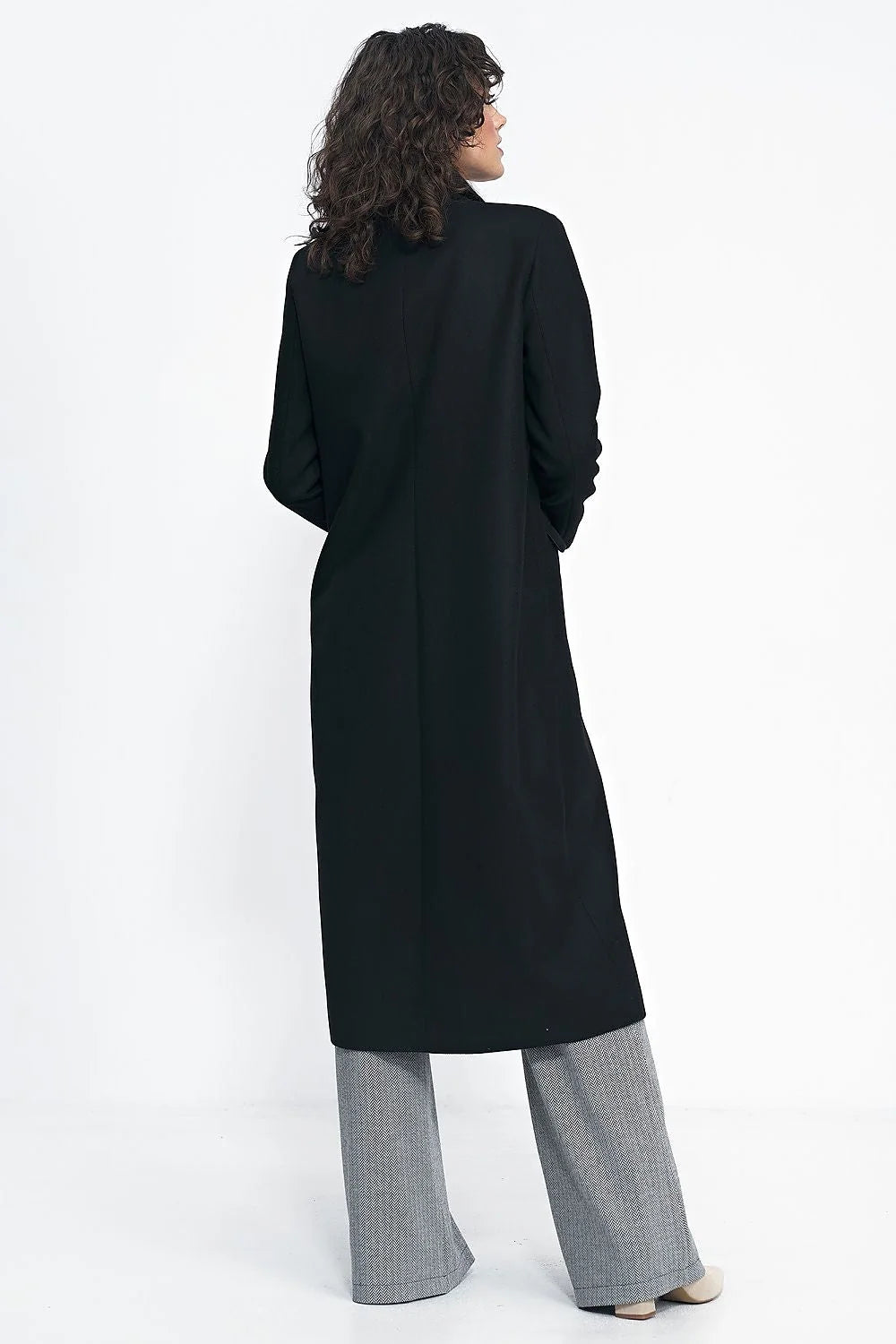 Manteau pour femme long élégant noir coupe cintrée épaules structurées col revers double boutonnage poches rabats polyester spandex viscose