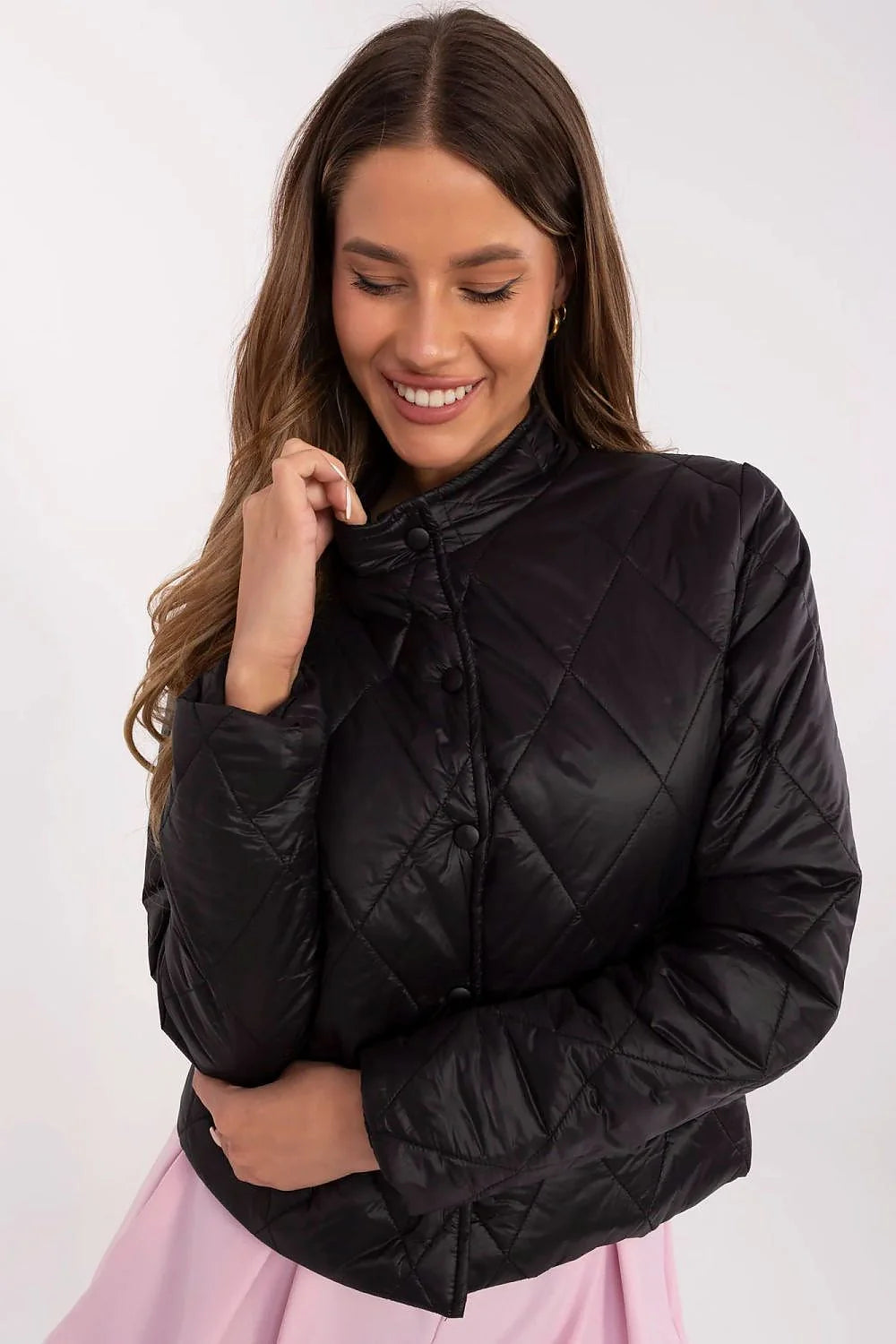 Veste matelassée noire pour femme style moderne coupe classique manches longues col rond résistante au vent polyvalente automne-hiver-printemps tissu polyester finitions élégantes occasion quotidienne travail sortie
